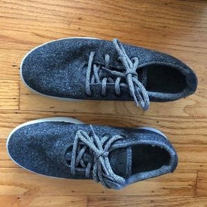 Men’s Size 8 - Allbirds Wool Runner LIKE NEW